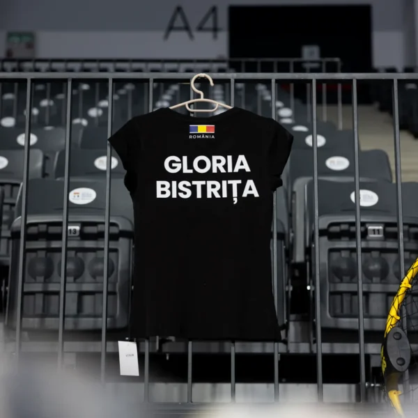 Tricou de antrenament Gloria Bistrița, croială de femei, bumbac, negru — spatele, cu „GLORIA BISTRIȚA" și tricolorul.