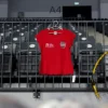 Tricou de antrenament Gloria Bistrița, croială de femei, bumbac, roșu — fața, cu stema clubului și sigla județului.