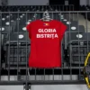 Tricou de antrenament Gloria Bistrița, croială de femei, bumbac, roșu — spatele, cu „GLORIA BISTRIȚA" și tricolorul.